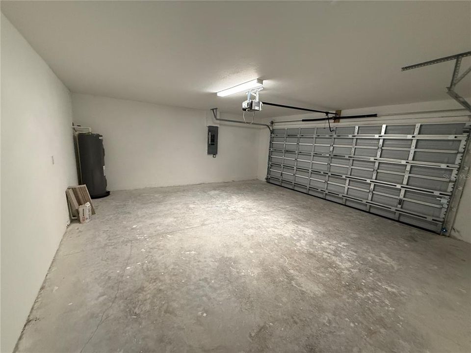 Под контрактом: $2,000 (4 спален, 2 ванн, 1800 Квадратных фут)