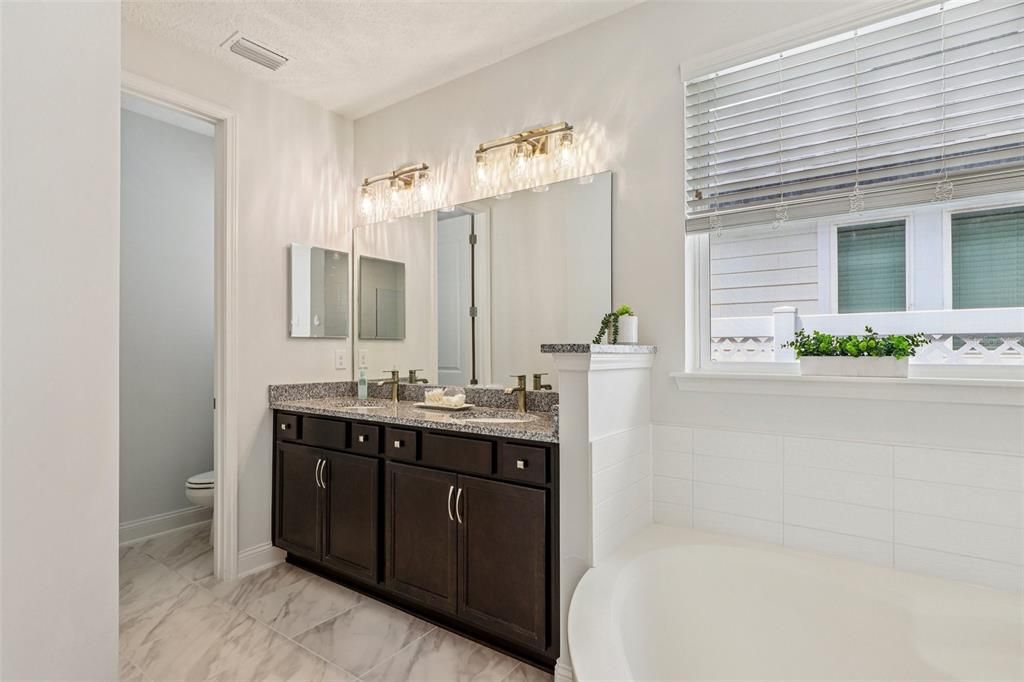 待售: $496,000 (4 贝兹, 2 浴室, 1893 平方英尺)