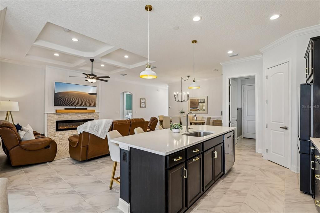 待售: $496,000 (4 贝兹, 2 浴室, 1893 平方英尺)