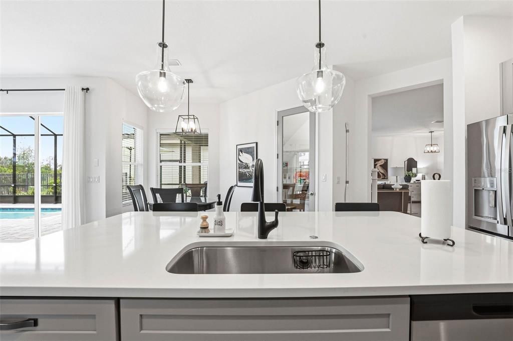 En Venta: $929,500 (6 camas, 5 baños, 4111 Pies cuadrados)