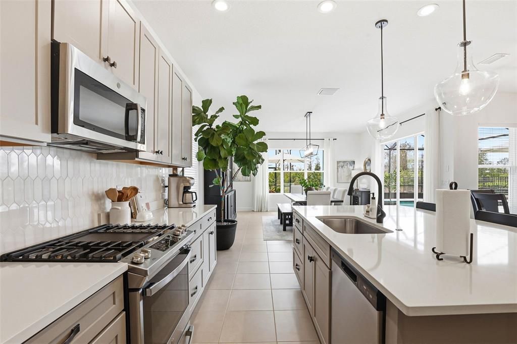 En Venta: $929,500 (6 camas, 5 baños, 4111 Pies cuadrados)
