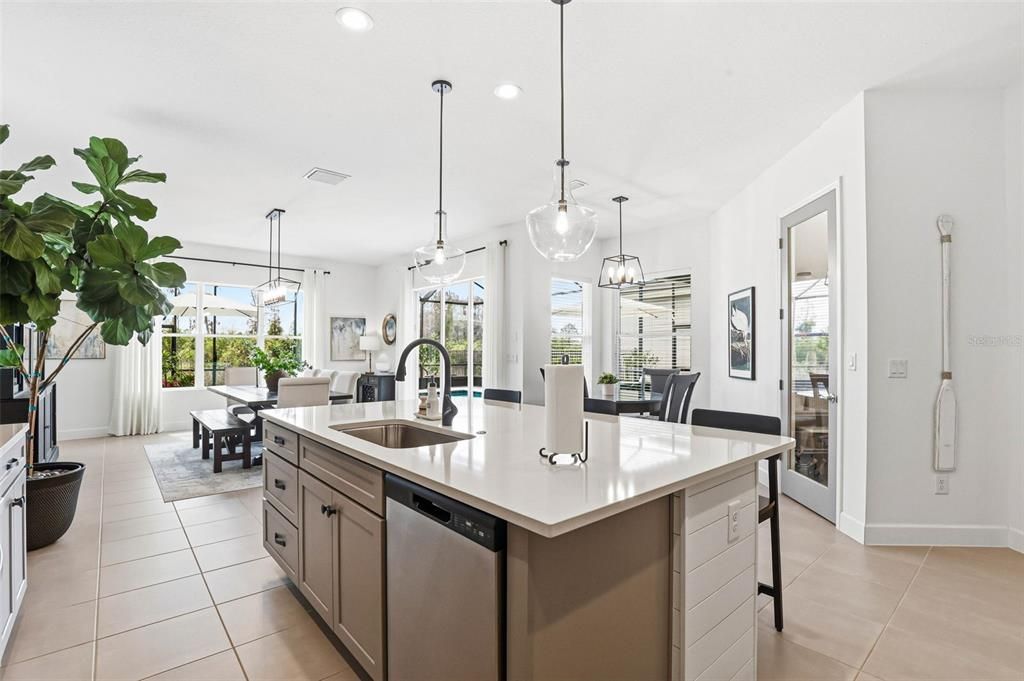 En Venta: $929,500 (6 camas, 5 baños, 4111 Pies cuadrados)