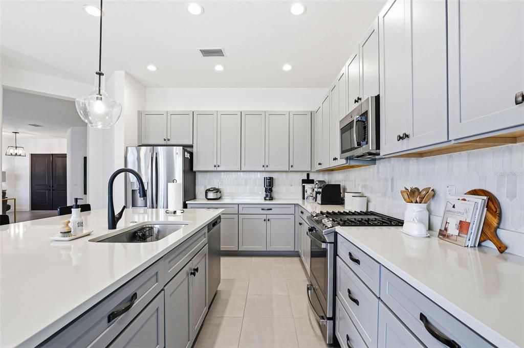 En Venta: $929,500 (6 camas, 5 baños, 4111 Pies cuadrados)