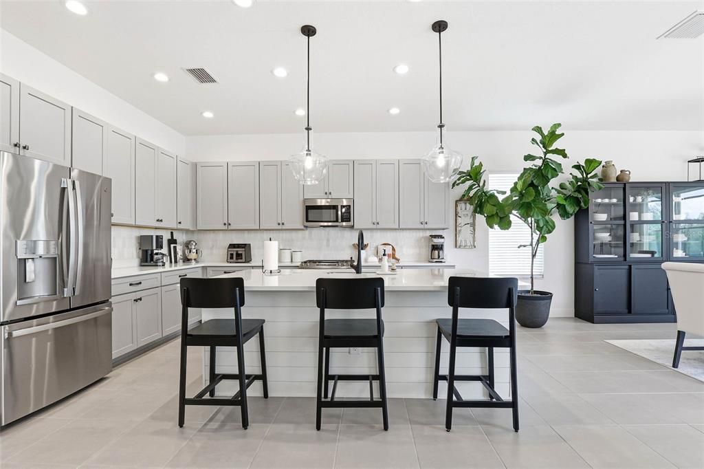 En Venta: $929,500 (6 camas, 5 baños, 4111 Pies cuadrados)