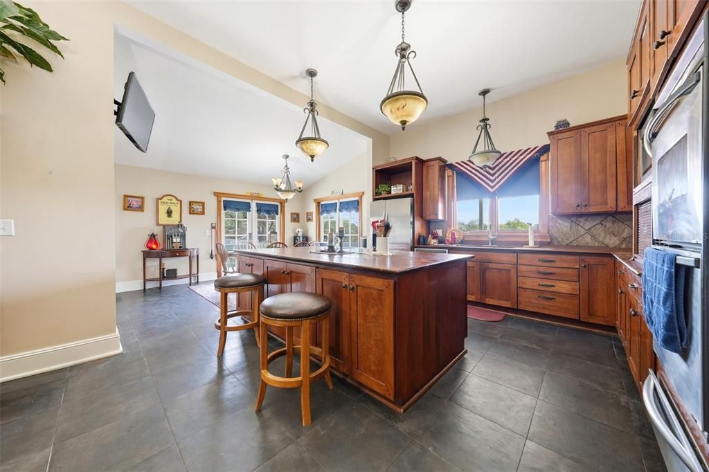 En Venta: $624,900 (4 camas, 3 baños, 2520 Pies cuadrados)