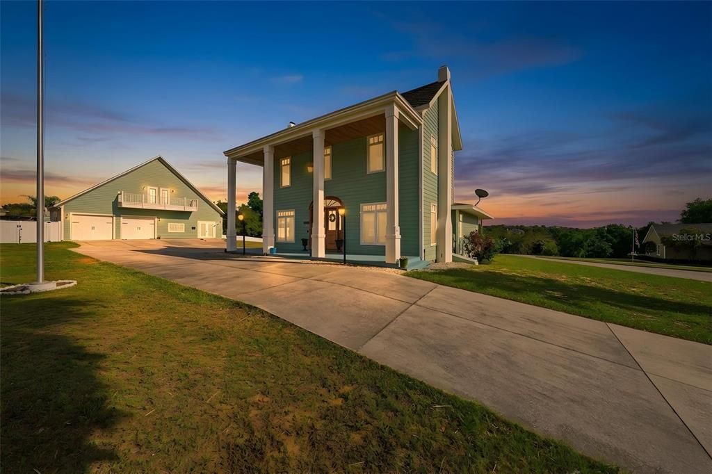 En Venta: $624,900 (4 camas, 3 baños, 2520 Pies cuadrados)