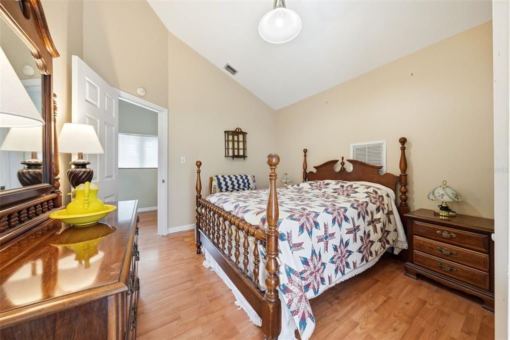 En Venta: $624,900 (4 camas, 3 baños, 2520 Pies cuadrados)