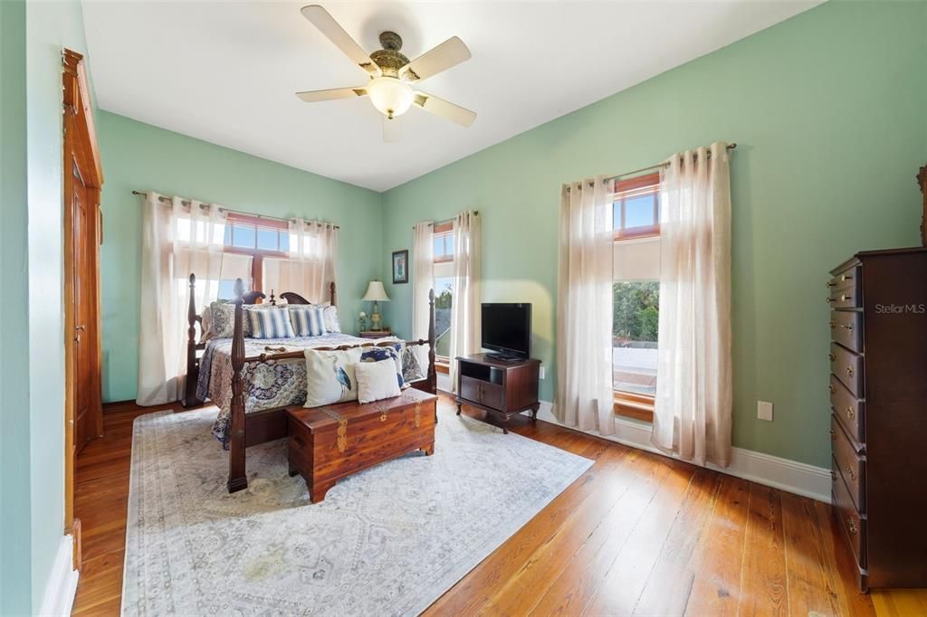 En Venta: $624,900 (4 camas, 3 baños, 2520 Pies cuadrados)