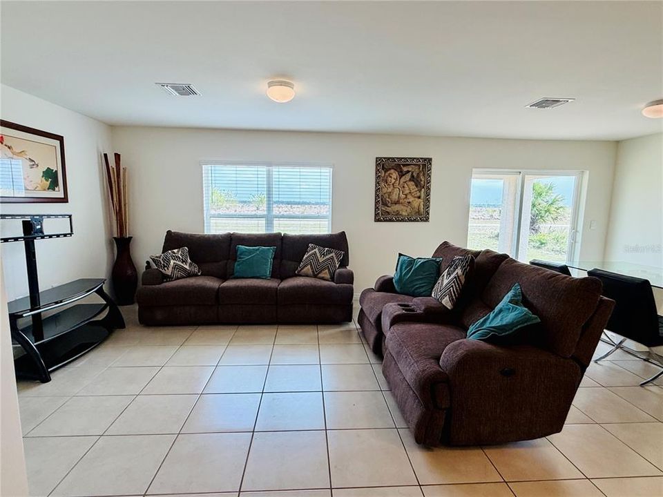 For Rent: $2,000 (4 beds, 2 baths, 1485 Square Feet)