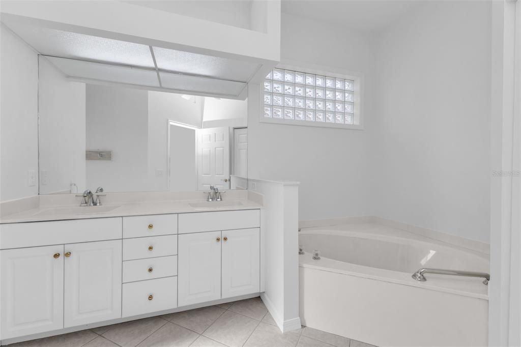 Activo con contrato: $329,900 (2 camas, 2 baños, 1835 Pies cuadrados)