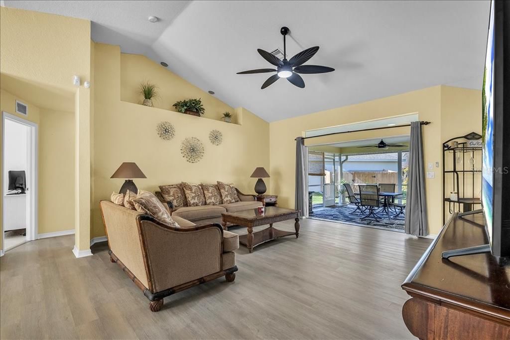 Active With Contract: $350,000 (3 beds, 2 baths, 1757 Square Feet)