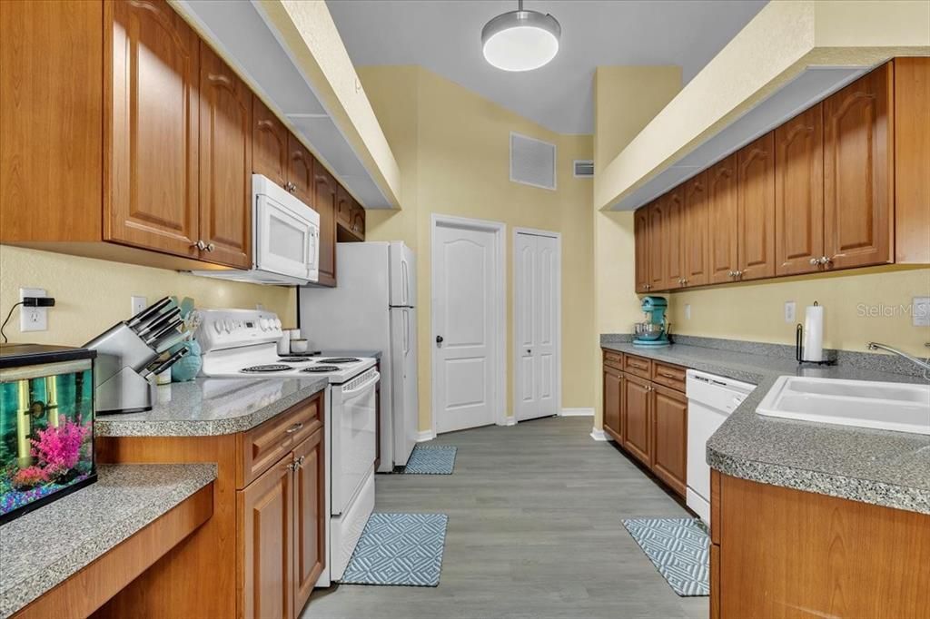 Active With Contract: $350,000 (3 beds, 2 baths, 1757 Square Feet)