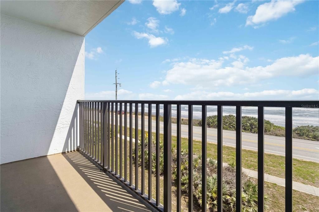 合同活跃: $259,900 (2 贝兹, 2 浴室, 876 平方英尺)