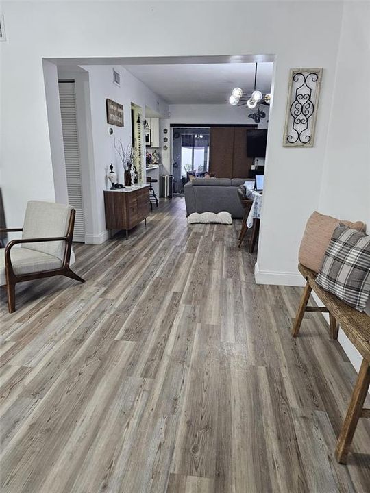 Activo con contrato: $390,000 (3 camas, 2 baños, 1400 Pies cuadrados)