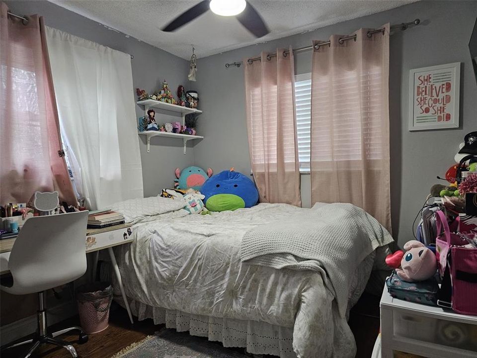 Activo con contrato: $390,000 (3 camas, 2 baños, 1400 Pies cuadrados)