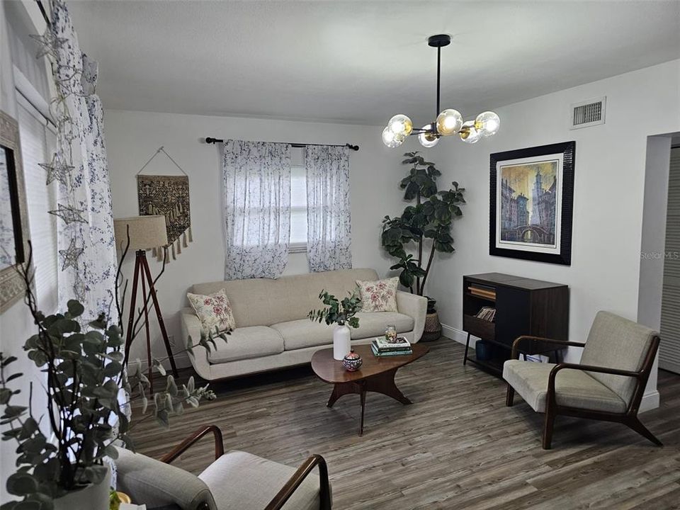 Activo con contrato: $390,000 (3 camas, 2 baños, 1400 Pies cuadrados)