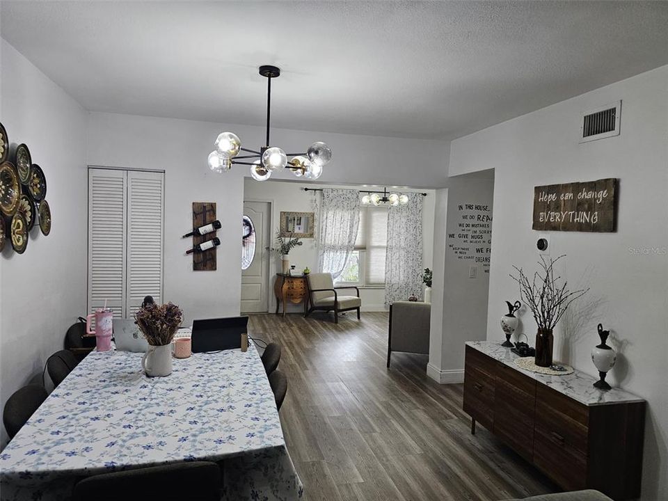 Activo con contrato: $390,000 (3 camas, 2 baños, 1400 Pies cuadrados)