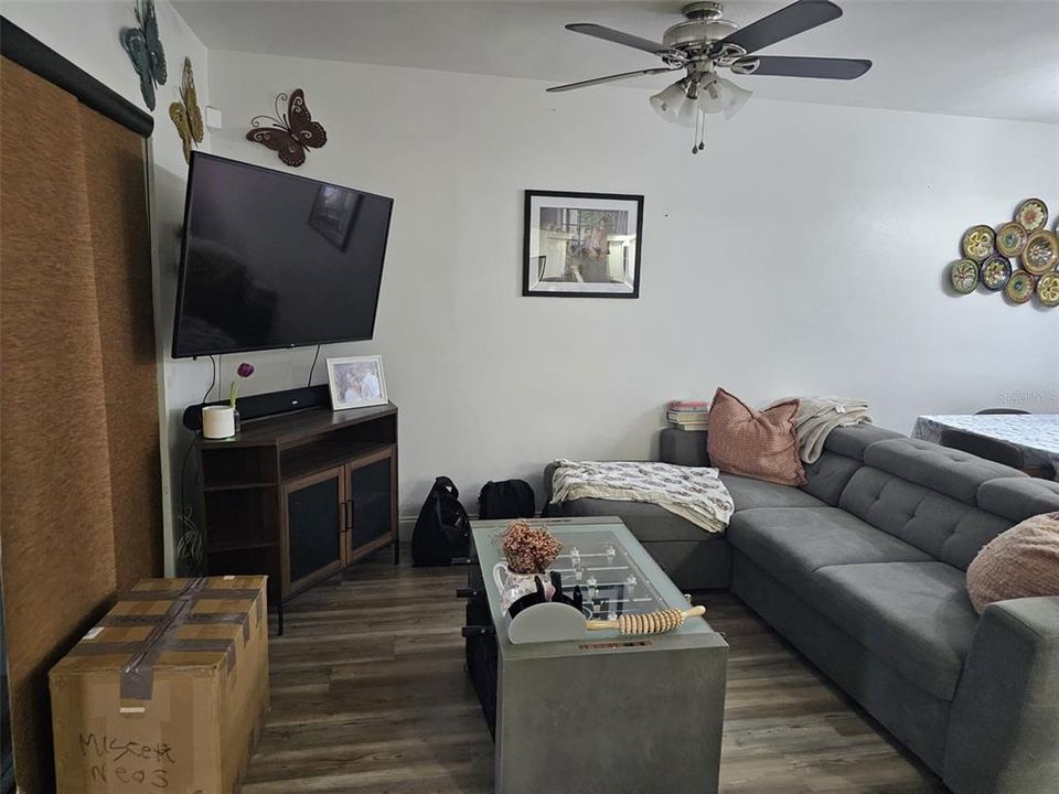 Activo con contrato: $390,000 (3 camas, 2 baños, 1400 Pies cuadrados)