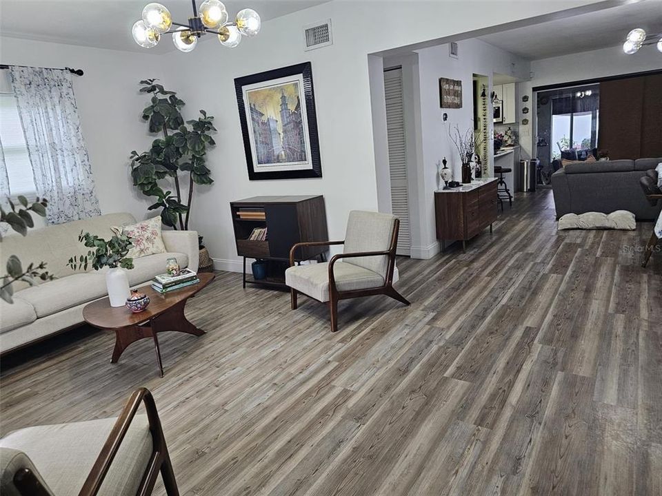 Activo con contrato: $390,000 (3 camas, 2 baños, 1400 Pies cuadrados)