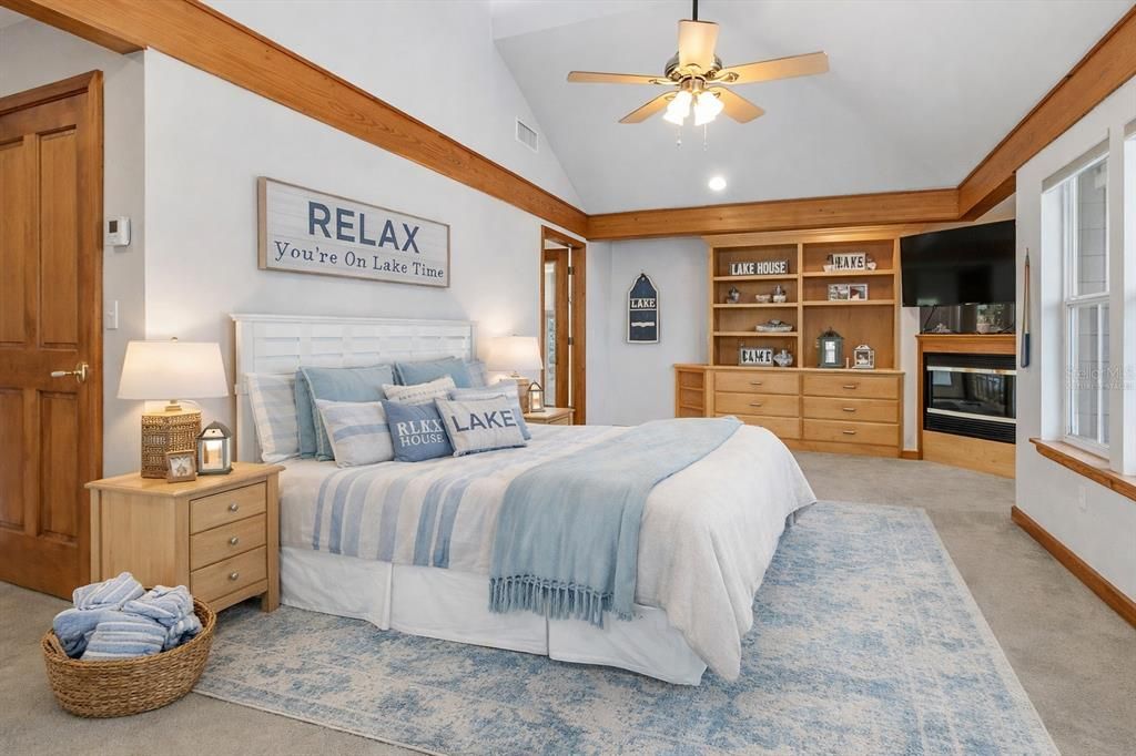 For Sale: $425,000 (2 beds, 2 baths, 1987 Square Feet)
