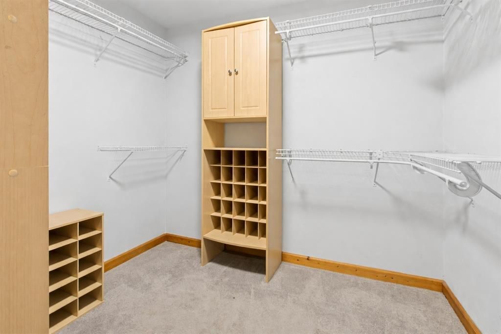 For Sale: $425,000 (2 beds, 2 baths, 1987 Square Feet)