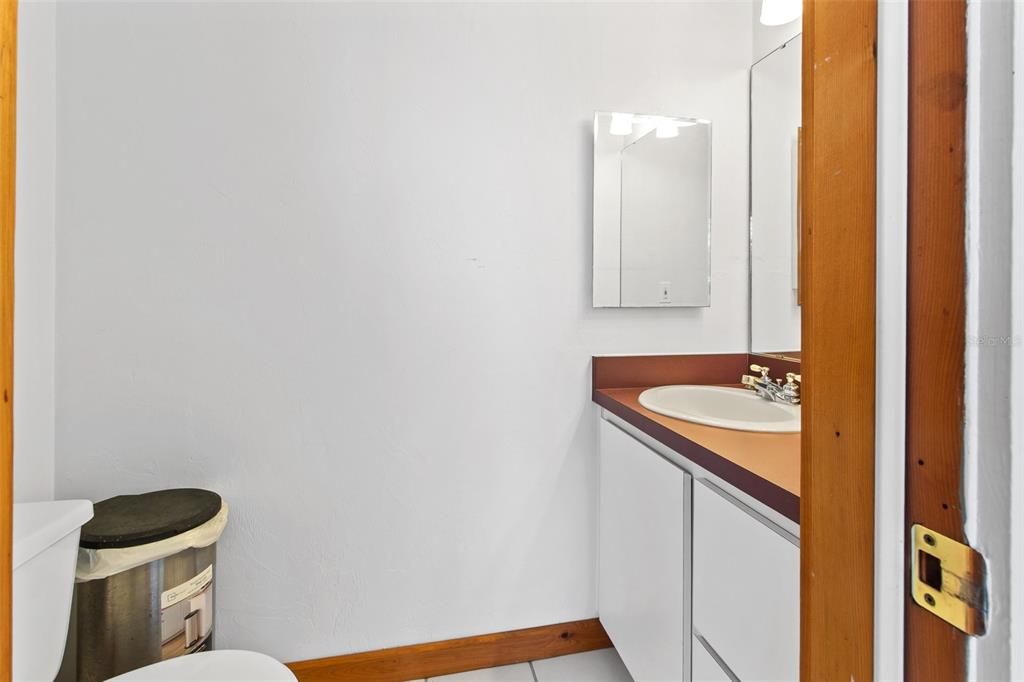 For Sale: $425,000 (2 beds, 2 baths, 1987 Square Feet)