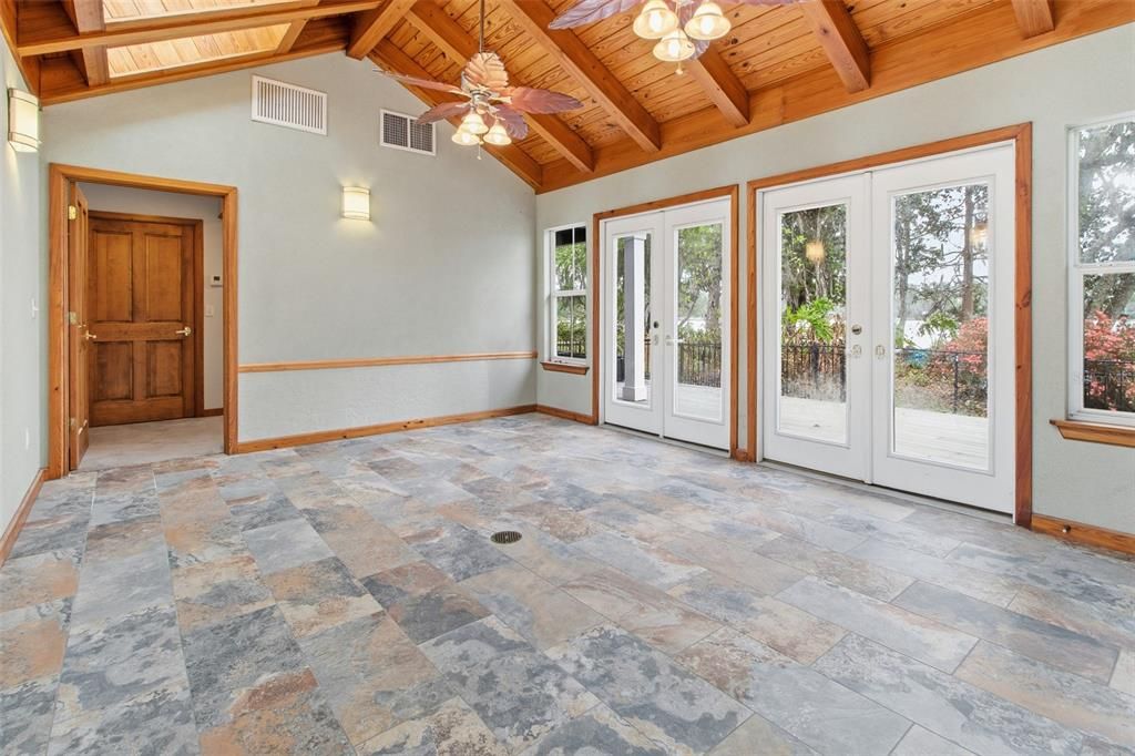 For Sale: $425,000 (2 beds, 2 baths, 1987 Square Feet)