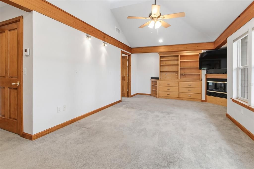 For Sale: $425,000 (2 beds, 2 baths, 1987 Square Feet)