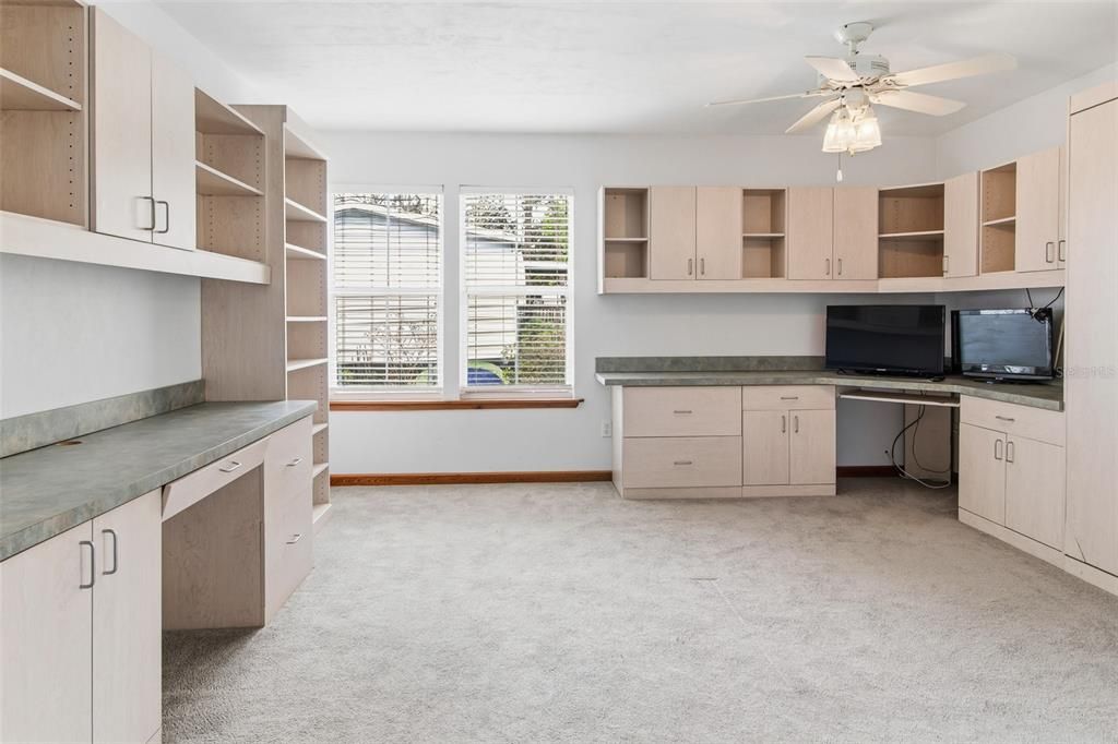 For Sale: $425,000 (2 beds, 2 baths, 1987 Square Feet)