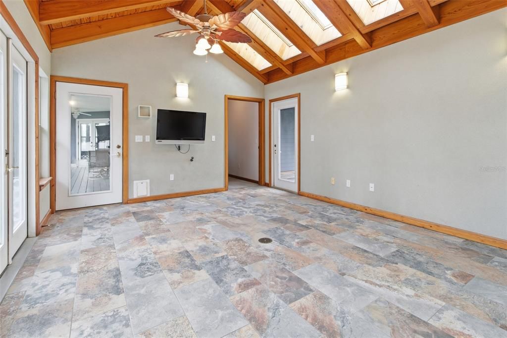 For Sale: $425,000 (2 beds, 2 baths, 1987 Square Feet)