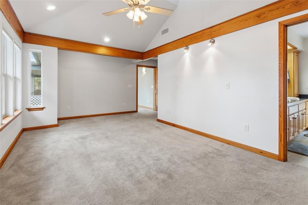 For Sale: $425,000 (2 beds, 2 baths, 1987 Square Feet)