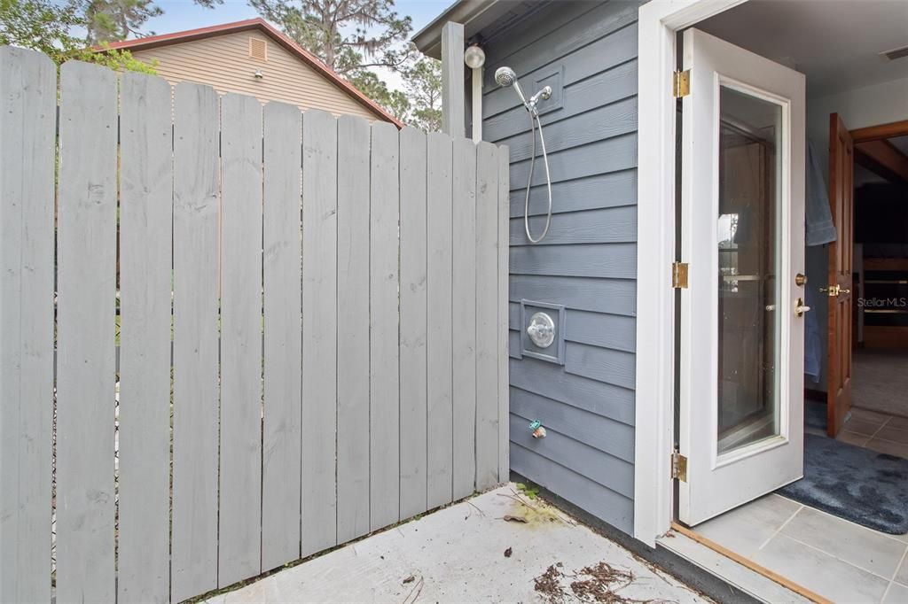 For Sale: $425,000 (2 beds, 2 baths, 1987 Square Feet)