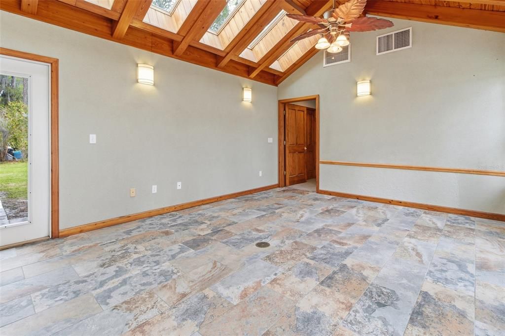 For Sale: $425,000 (2 beds, 2 baths, 1987 Square Feet)
