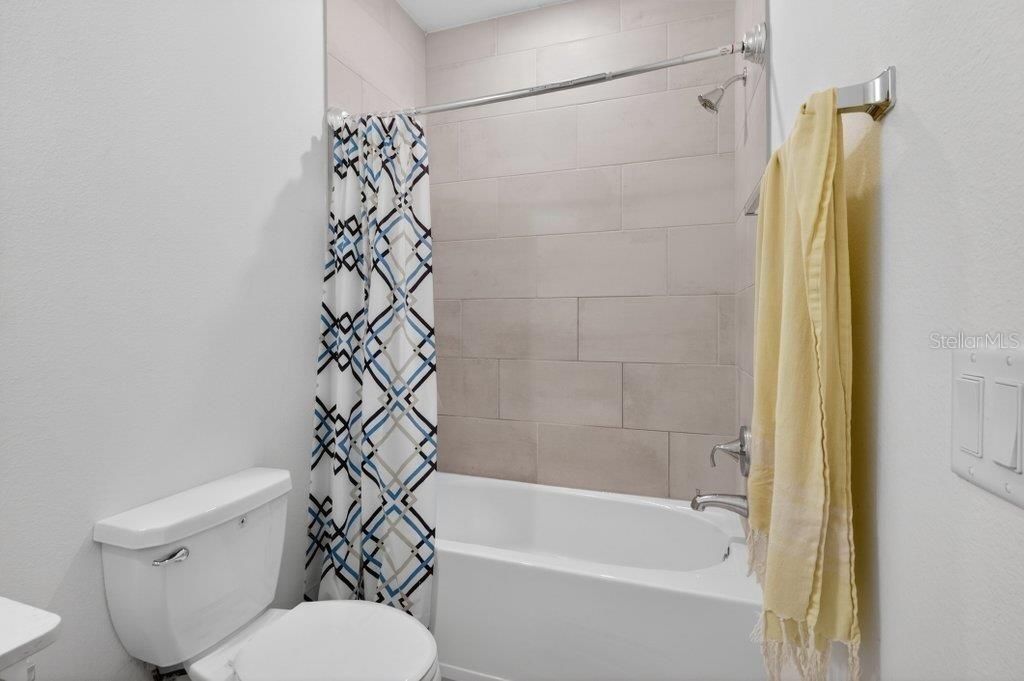 En Venta: $447,500 (4 camas, 3 baños, 2027 Pies cuadrados)