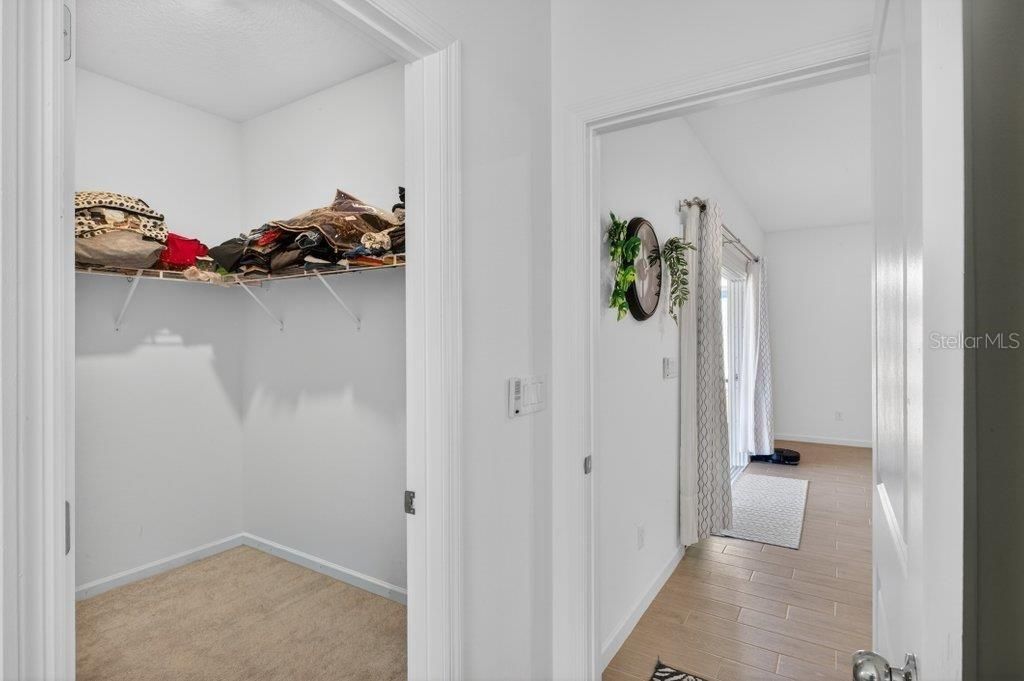 En Venta: $447,500 (4 camas, 3 baños, 2027 Pies cuadrados)