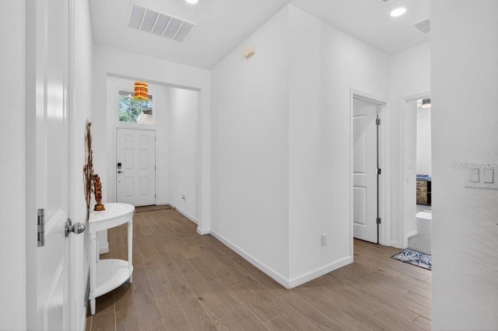 En Venta: $447,500 (4 camas, 3 baños, 2027 Pies cuadrados)