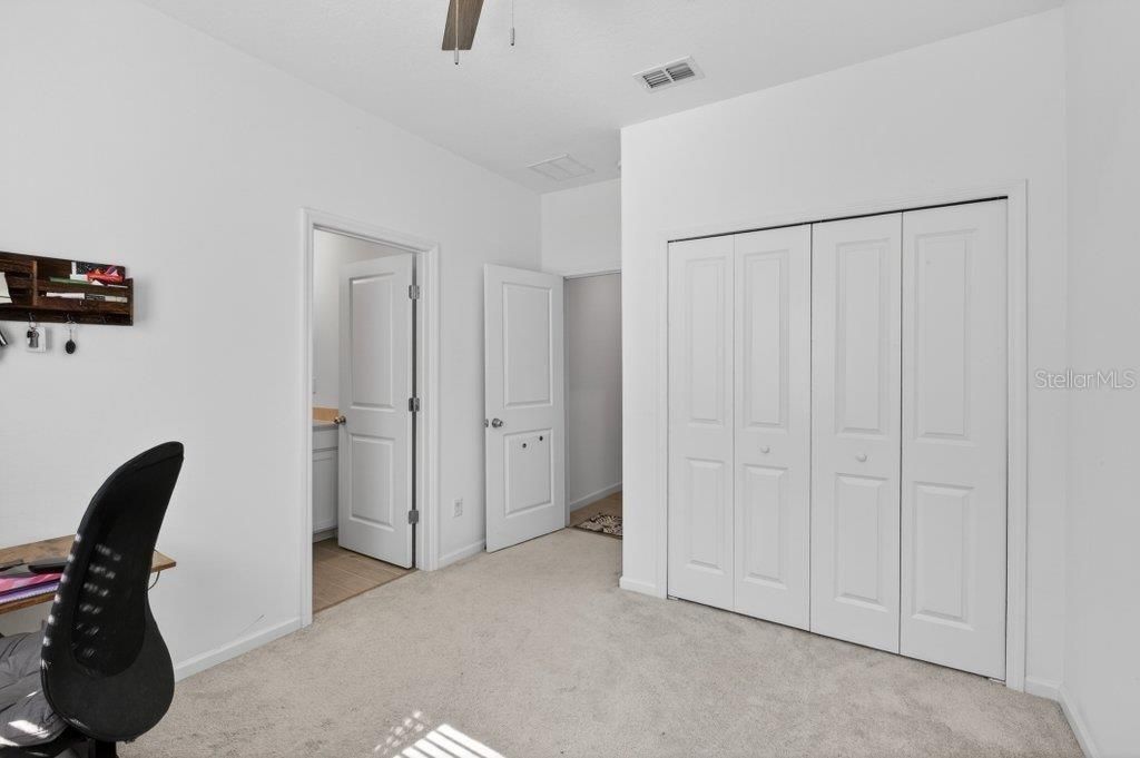 En Venta: $447,500 (4 camas, 3 baños, 2027 Pies cuadrados)