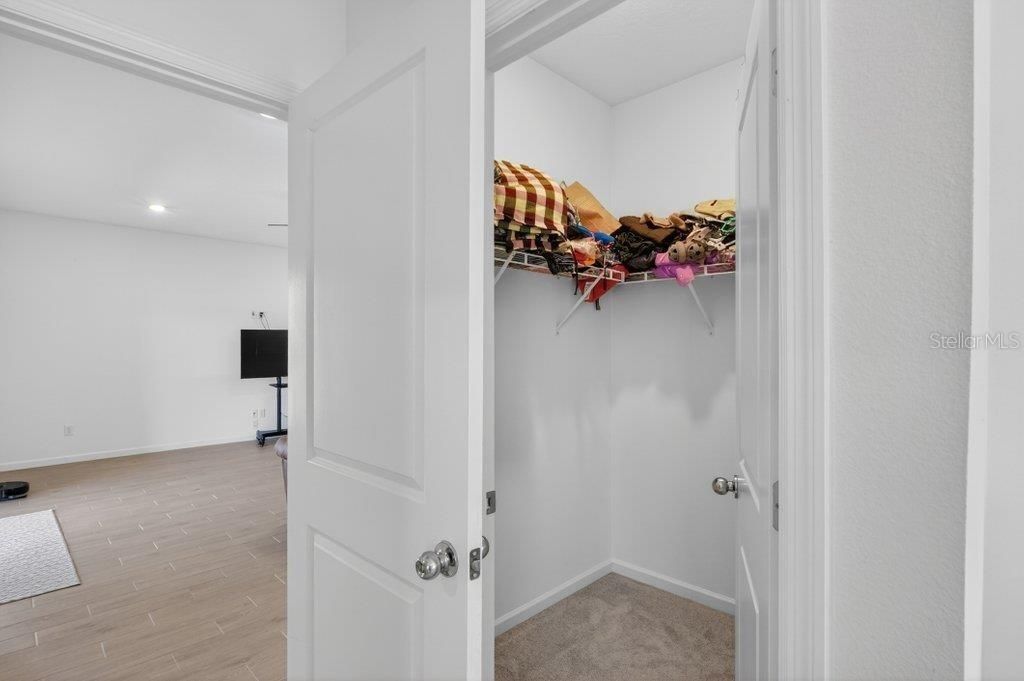 En Venta: $447,500 (4 camas, 3 baños, 2027 Pies cuadrados)