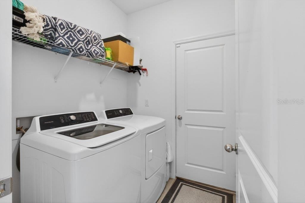 En Venta: $447,500 (4 camas, 3 baños, 2027 Pies cuadrados)