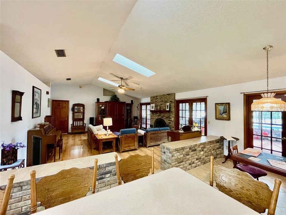 For Sale: $785,000 (4 beds, 2 baths, 2194 Square Feet)