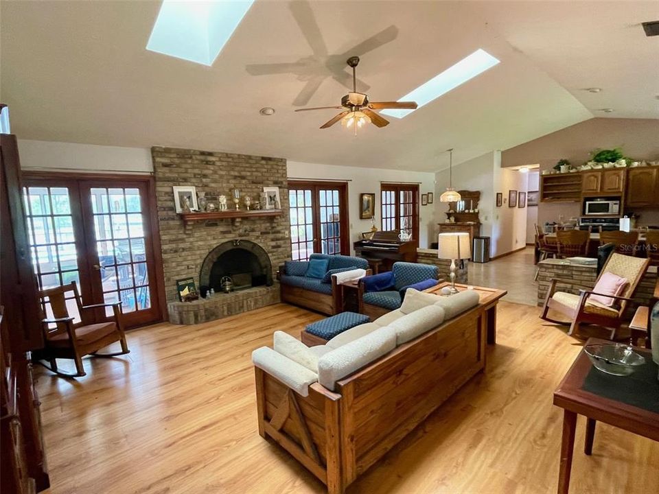 For Sale: $785,000 (4 beds, 2 baths, 2194 Square Feet)