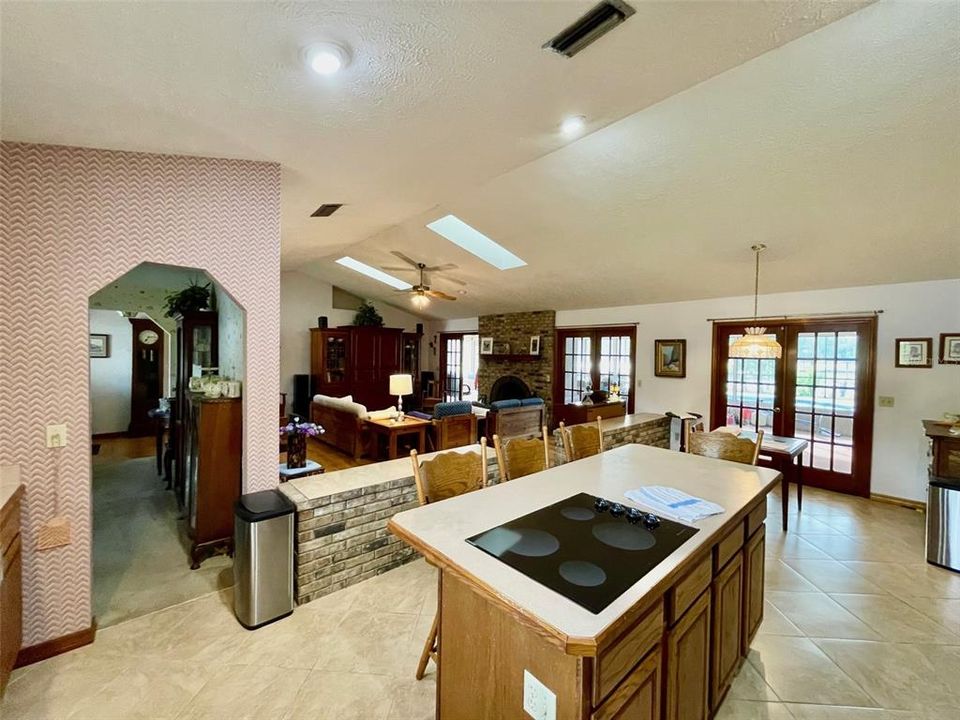 For Sale: $785,000 (4 beds, 2 baths, 2194 Square Feet)