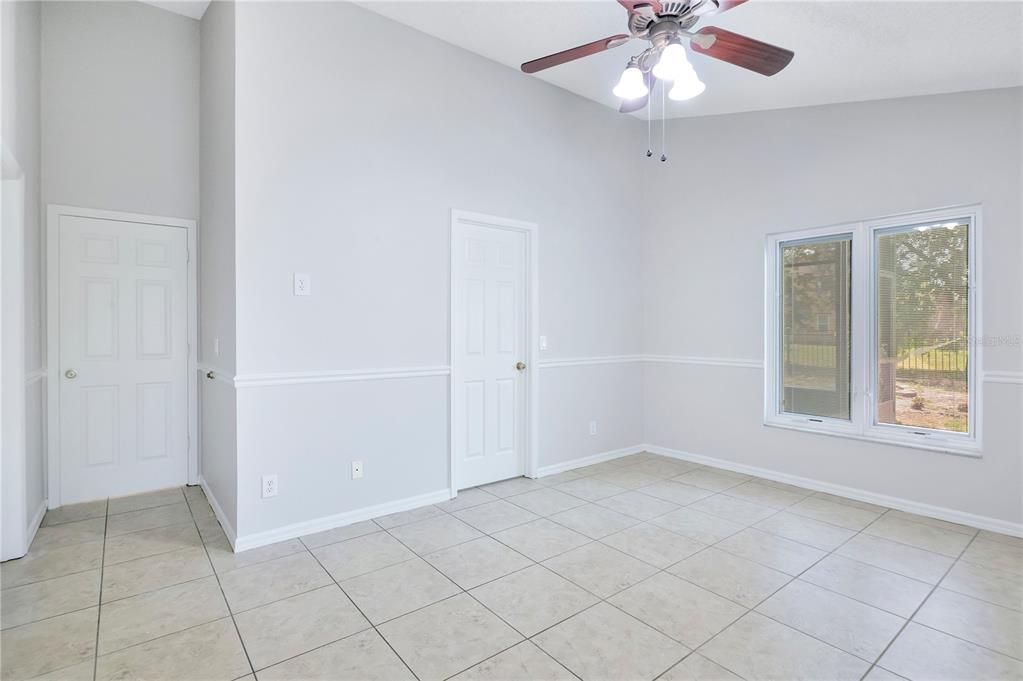 Activo con contrato: $415,000 (4 camas, 2 baños, 1877 Pies cuadrados)