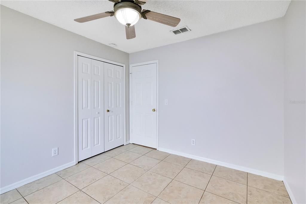 Activo con contrato: $415,000 (4 camas, 2 baños, 1877 Pies cuadrados)