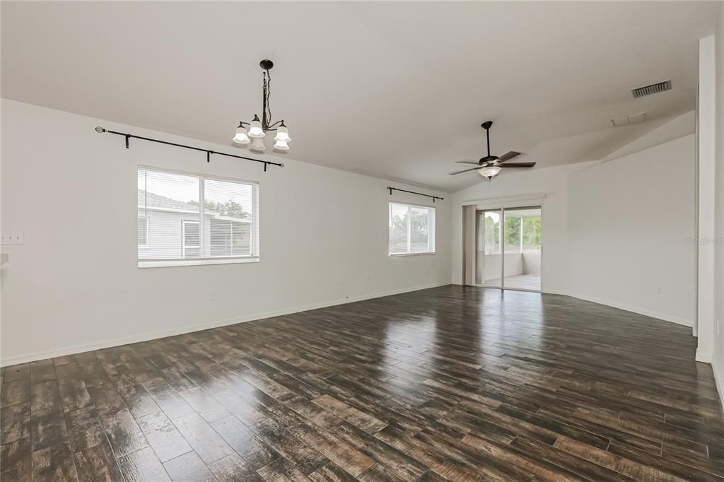 Active With Contract: $289,900 (3 beds, 2 baths, 1513 Square Feet)