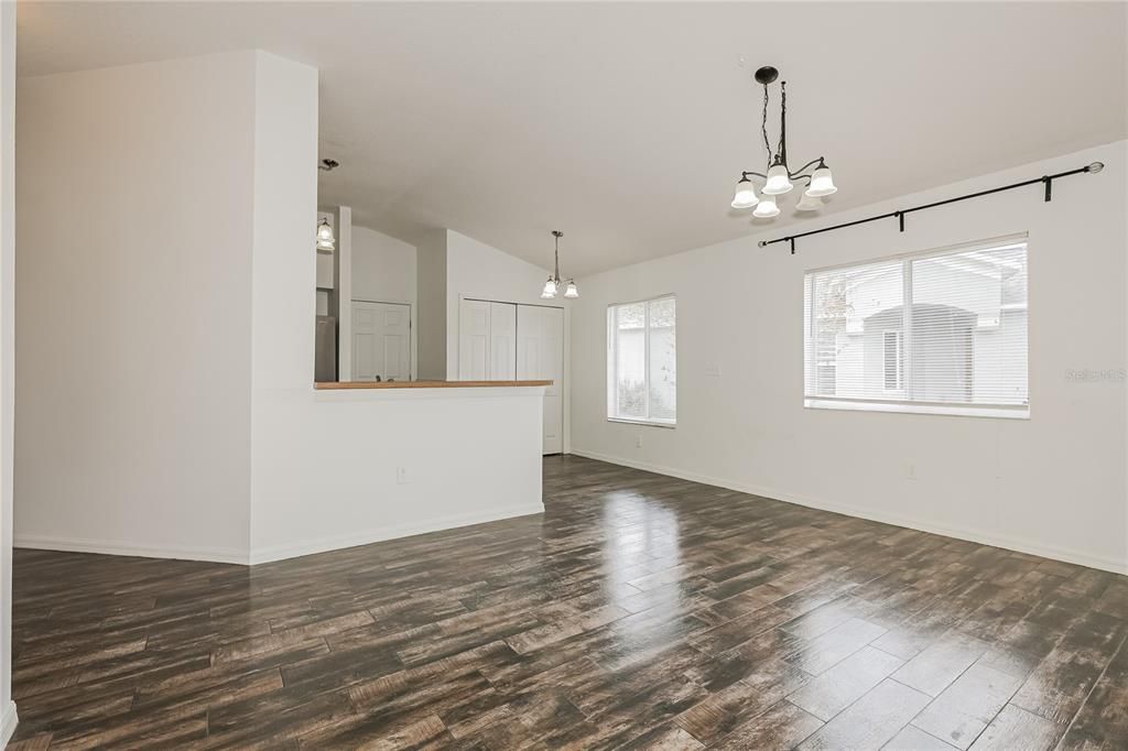 Active With Contract: $289,900 (3 beds, 2 baths, 1513 Square Feet)