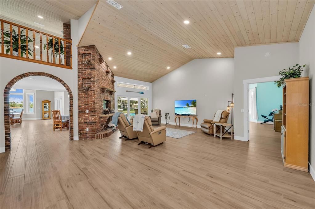 На продажу: $2,499,999 (5 спален, 3 ванн, 4495 Квадратных фут)