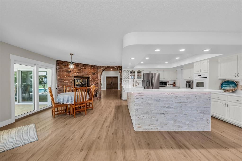 На продажу: $2,499,999 (5 спален, 3 ванн, 4495 Квадратных фут)