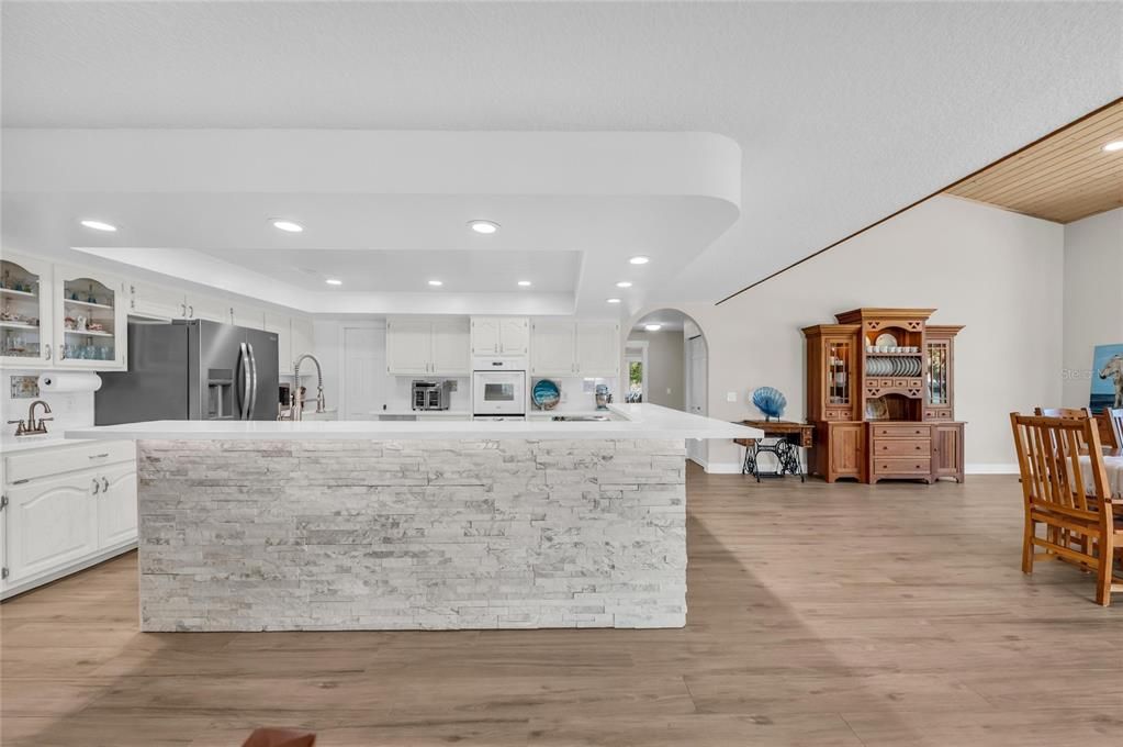 На продажу: $2,499,999 (5 спален, 3 ванн, 4495 Квадратных фут)