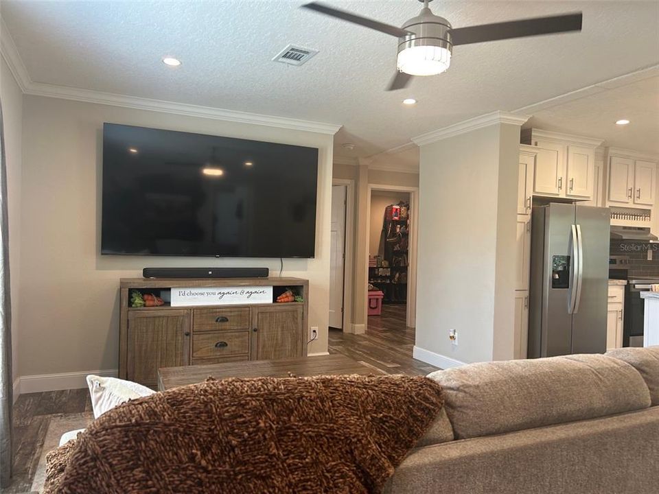 For Sale: $249,900 (3 beds, 2 baths, 1248 Square Feet)
